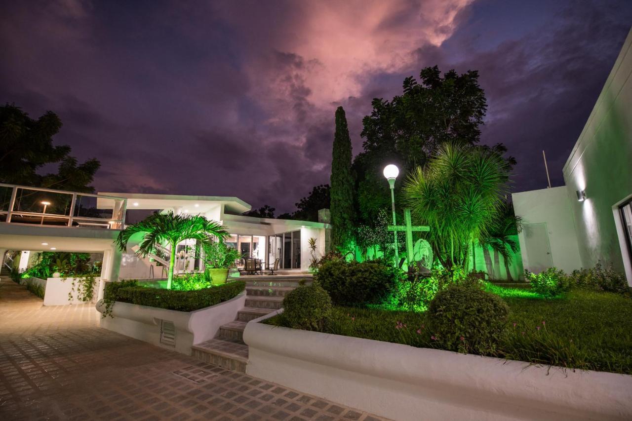 Saastah Hotel Boutique Valladolid  Exterior photo
